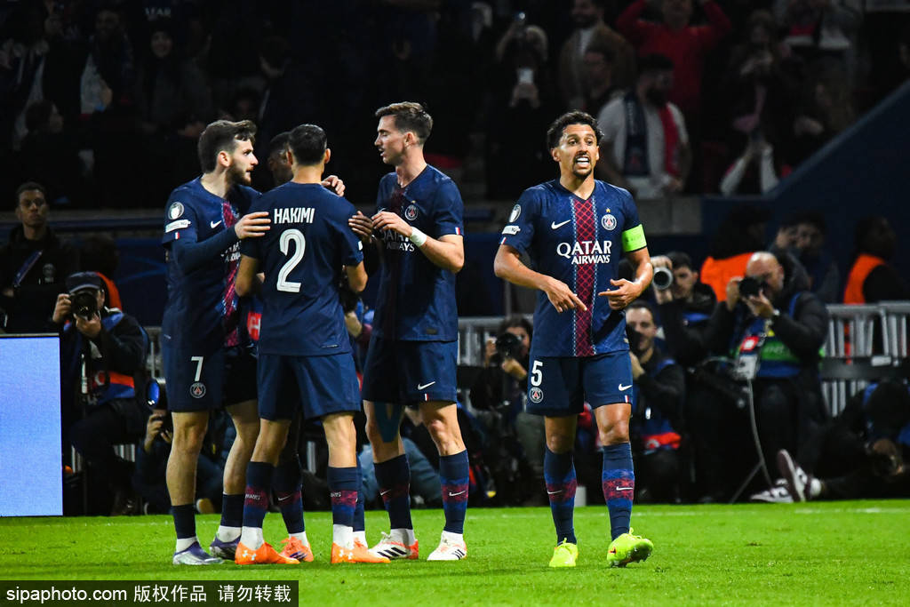 欧冠-迪亚斯两球+直红 十人拜仁2-1巴黎夺开赛16连胜