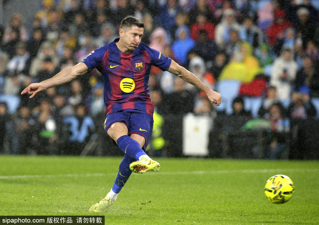 西甲-莱万戴帽亚马尔破门拉什福德2助攻 巴萨4-2塞尔塔