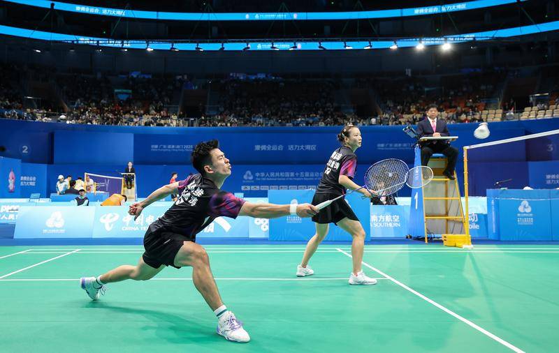 全运会羽毛球：陈雨菲2-0韩悦三进决赛 雅思组合谢幕战混双争金
