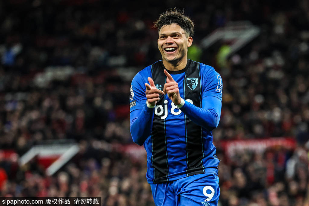 英超-对轰局!B费任意球破门胖虎建功 曼联4-4伯恩茅斯