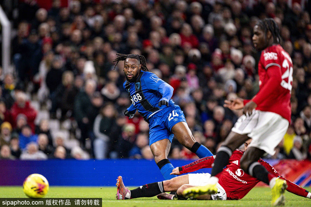 英超-对轰局!B费任意球破门胖虎建功 曼联4-4伯恩茅斯
