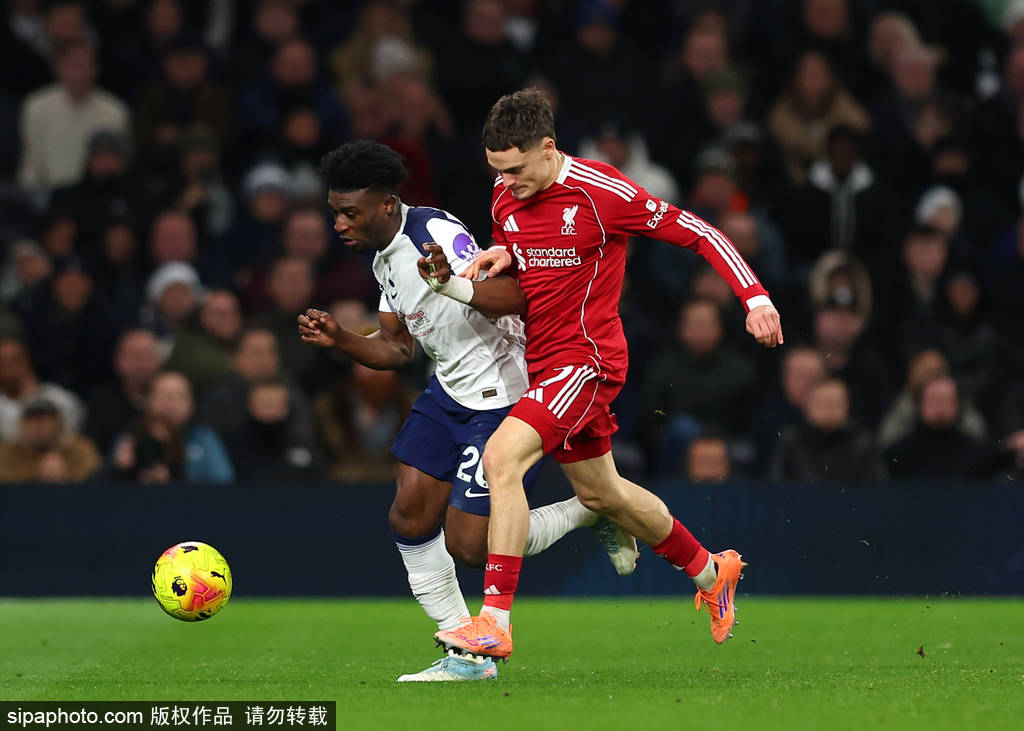 英超-维尔茨助攻伊萨克破门+伤退 利物浦2-1九人热刺