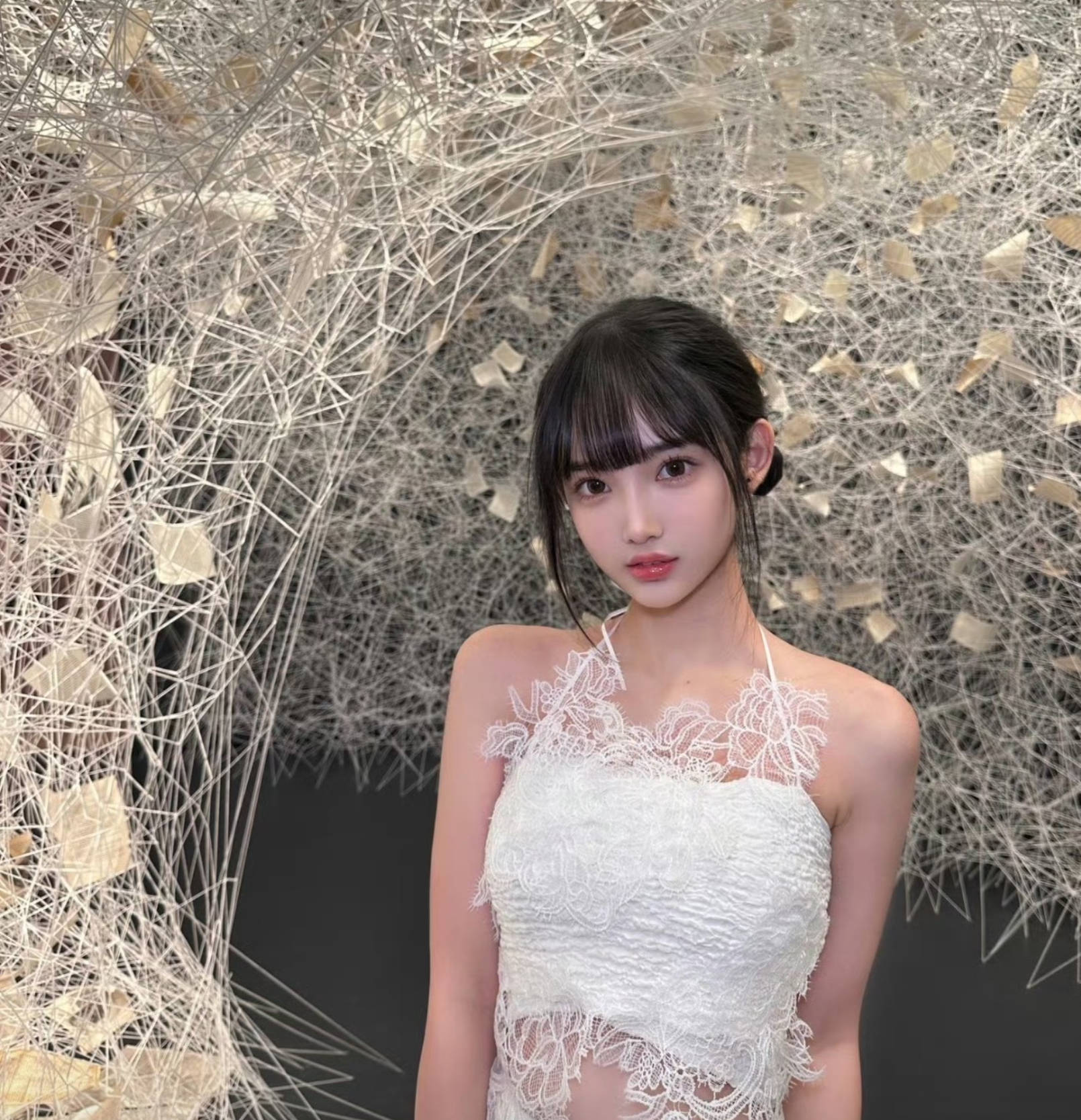 林俊杰女友七七颜值火出圈!AI建模脸撞脸芭比,21岁年龄差吵翻全网