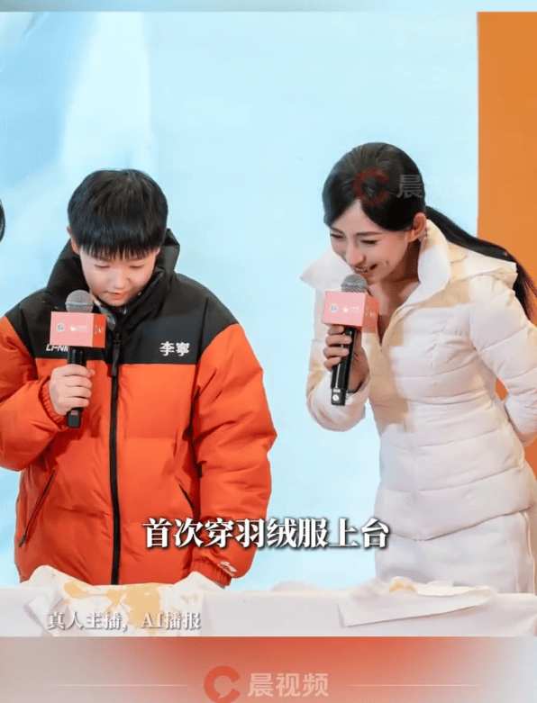 央视主持人在跨年晚会都穿上了厚衣服!网友感慨:孙颖莎说的话含金量还在上升