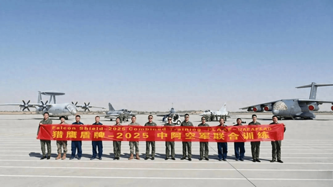 歼10C奔袭阿联酋,美国严防死守的中东后院，终究没守住？