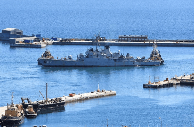 军演还没落幕，伊朗舰队临时退出，中方回了13字，对美叫停三件事