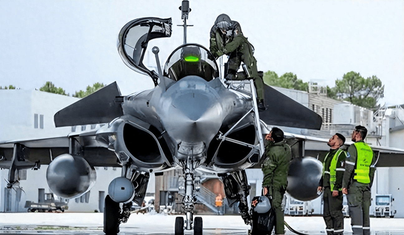 真相大白！美国搅黄我国200亿武器订单：歼10和022导弹艇被放弃