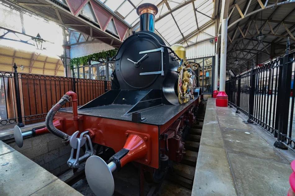 月台旁边的骨董火车_副本.jpg