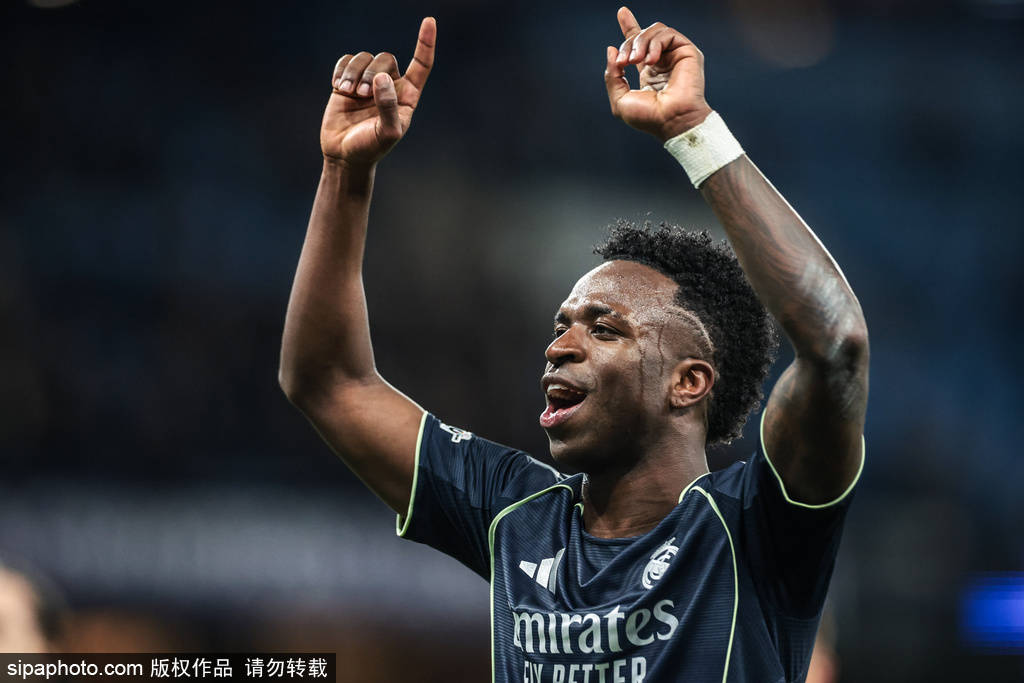 欧冠-维尼修斯双响B席直红 皇马2-1十人曼城总分5-1进8强