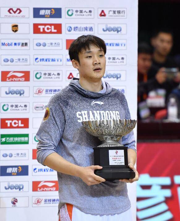 丁彦雨航退役：四字外援谢幕 江湖恩怨终散场