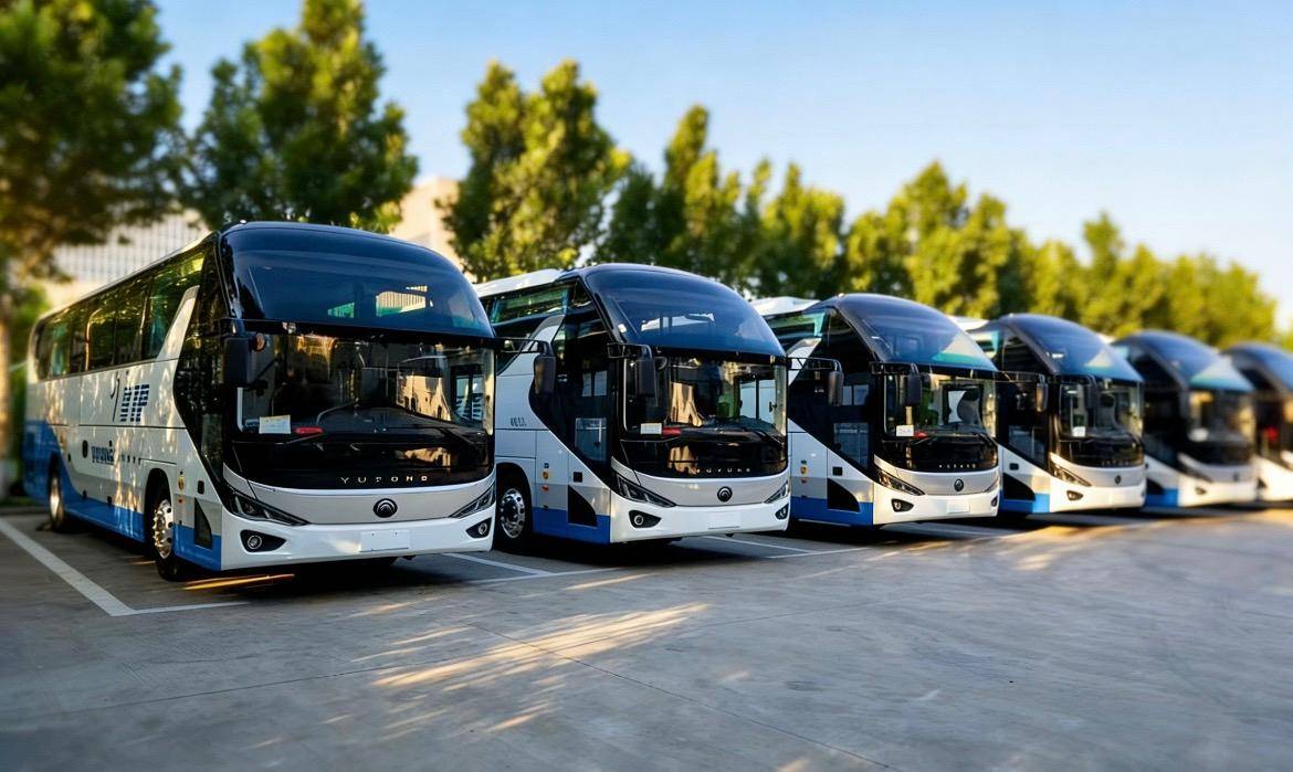 2026年重庆企业包车服务选型指南：重庆尊呈汽车租赁有限公司适配商务会议旅游多场景出行(图1)