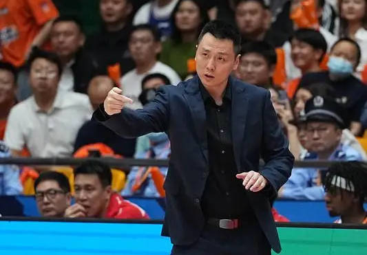 怀特塞德缺阵是临时决定 卢伟点名表扬王哲林