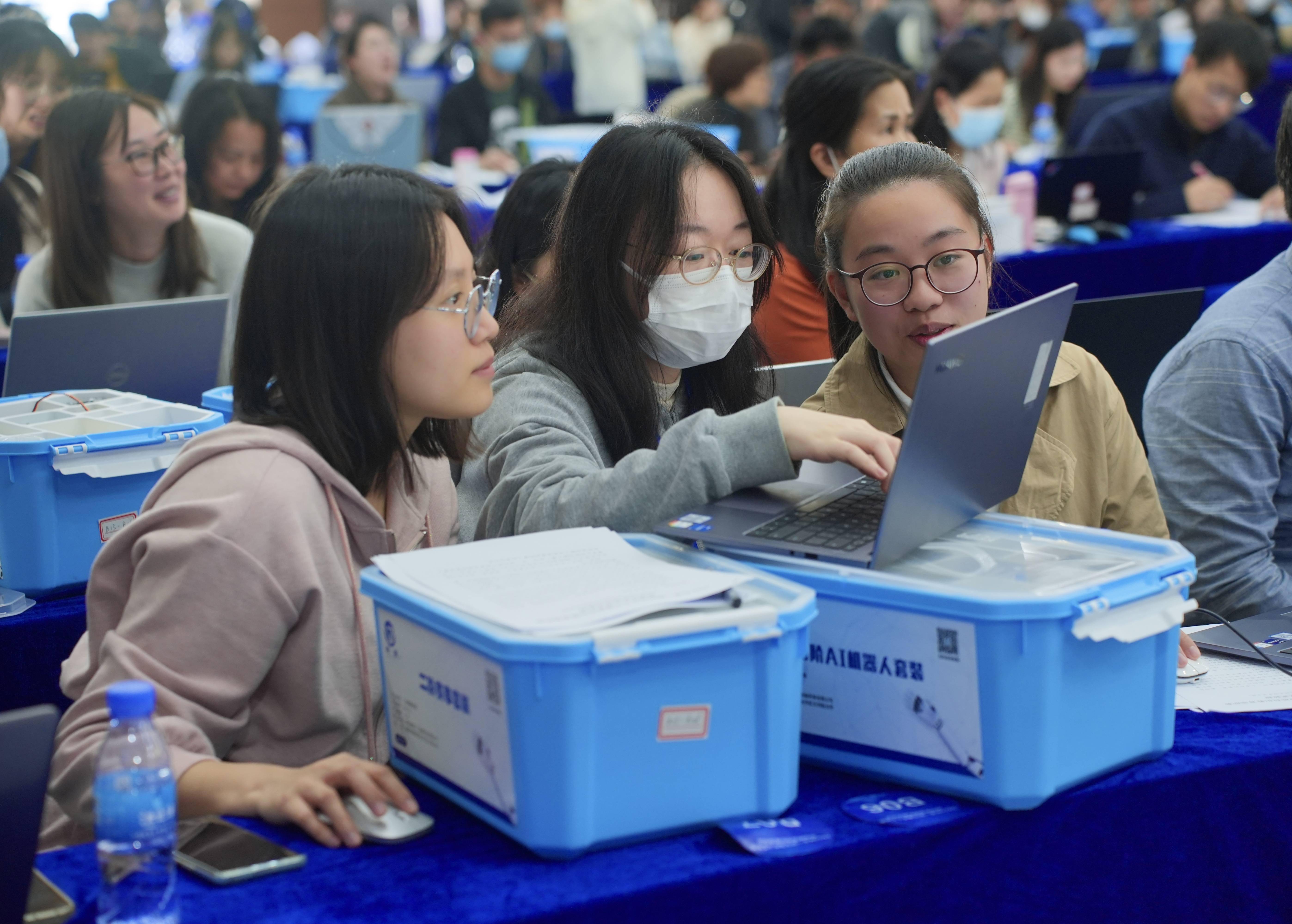 学习人工智能技术,珠海教师“充电”忙