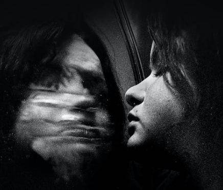 梦境迷雾，结婚、疾病、离别与流浪狗的洗礼——一场深层的心理探索