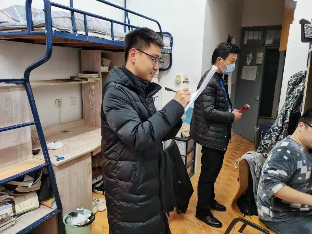 留校安排，殷殷叮嘱留校安全注意事项，告知如遇事情要随时联系辅导员。3三、忙备赛1月29日，学校举办第