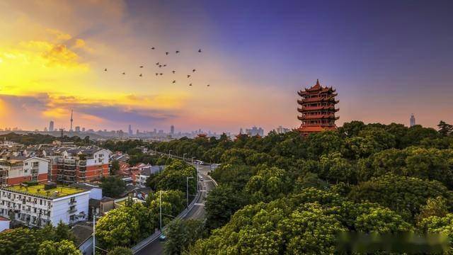 国内适合学生党穷游的10个城市，5.1来一场说走就走的旅行吧
