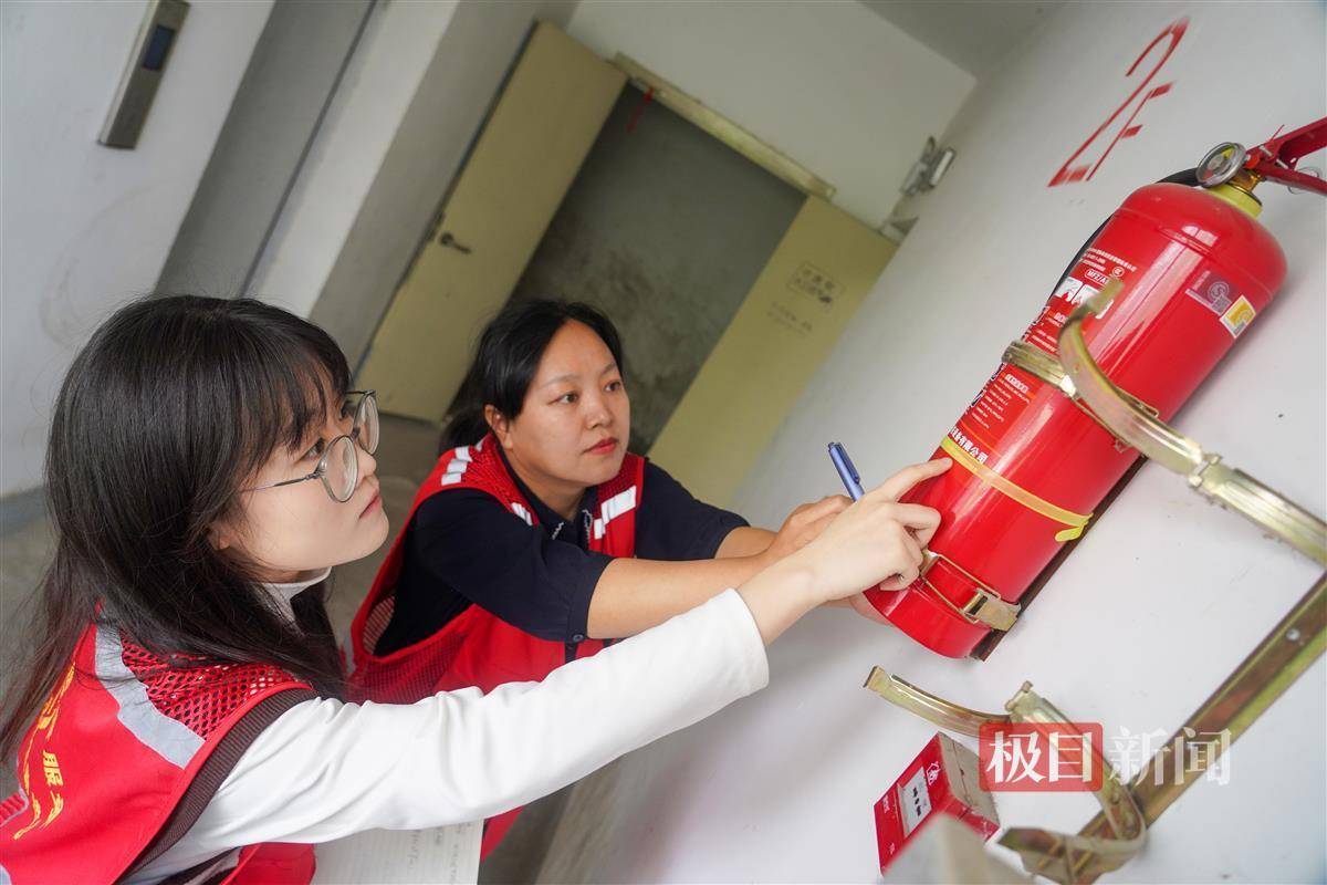 00后职场新风采①|00后女大学生毕业返乡成为社区干事，投身一线服务乡邻