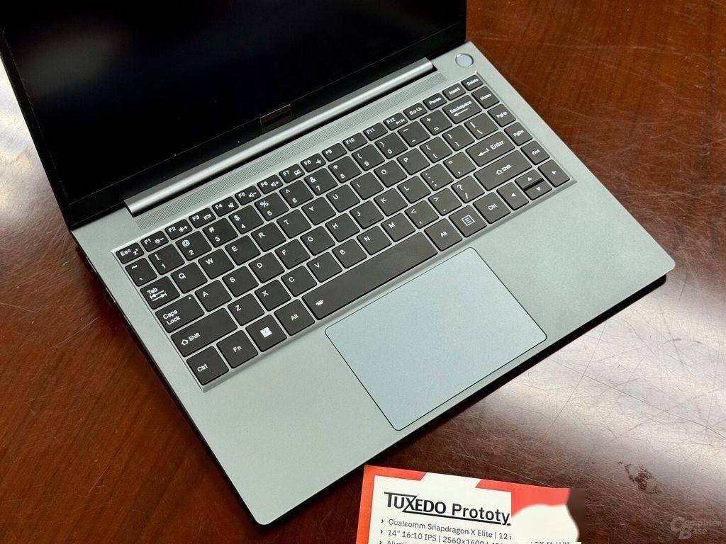 骁龙 X Elite 和 Linux搭台唱戏，Tuxedo展示Drako 笔记本原型