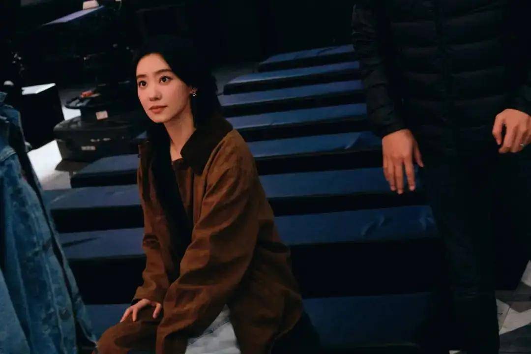 才发现她也是衣架子！