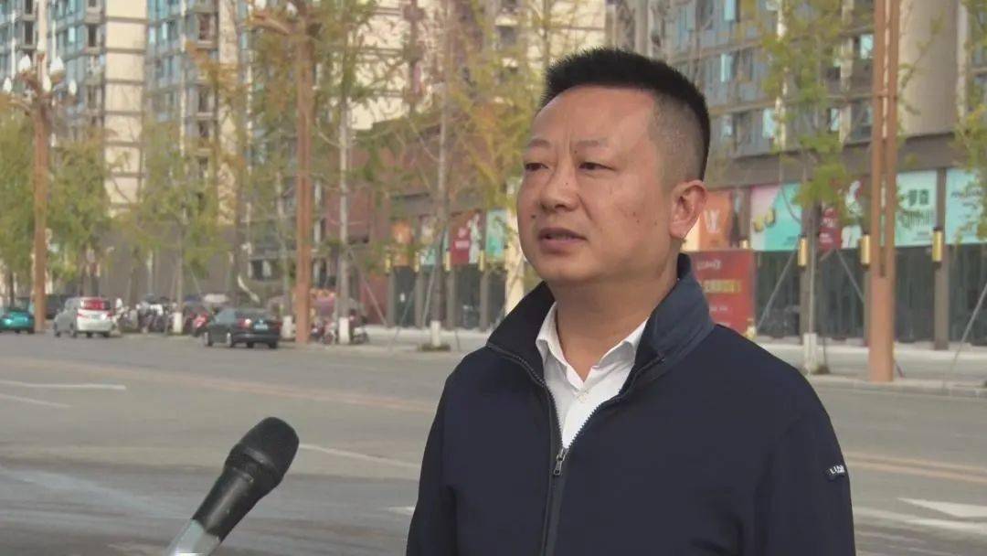 【释疑】南部满福新区水韵一竞技平台天街很久没看到工人在施工是烂尾了吗？(图2)