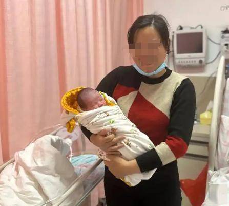 凤凰联盟app月嫂为入狱雇主无偿带娃4年雇主来信曝光生母两年后出狱(图1)