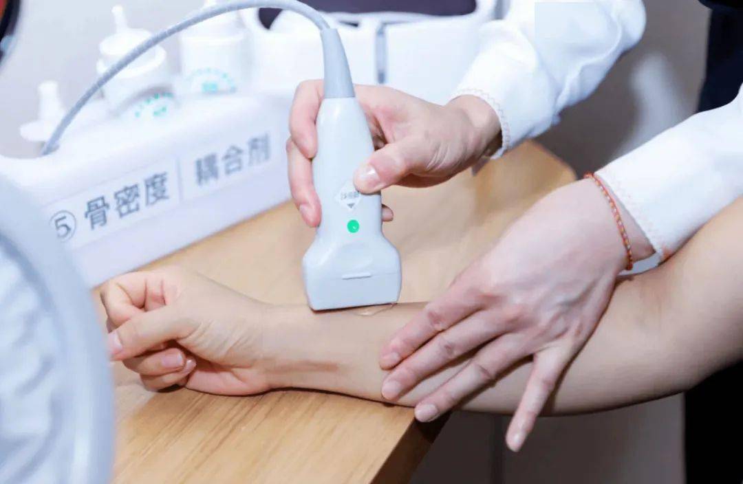 绝经后女性骨质疏松：全方位防治指南
