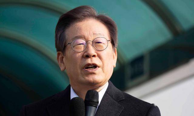 反转！李在明适配率暴跌，韩国迎来“抗华”热潮，惊现幕后操纵者