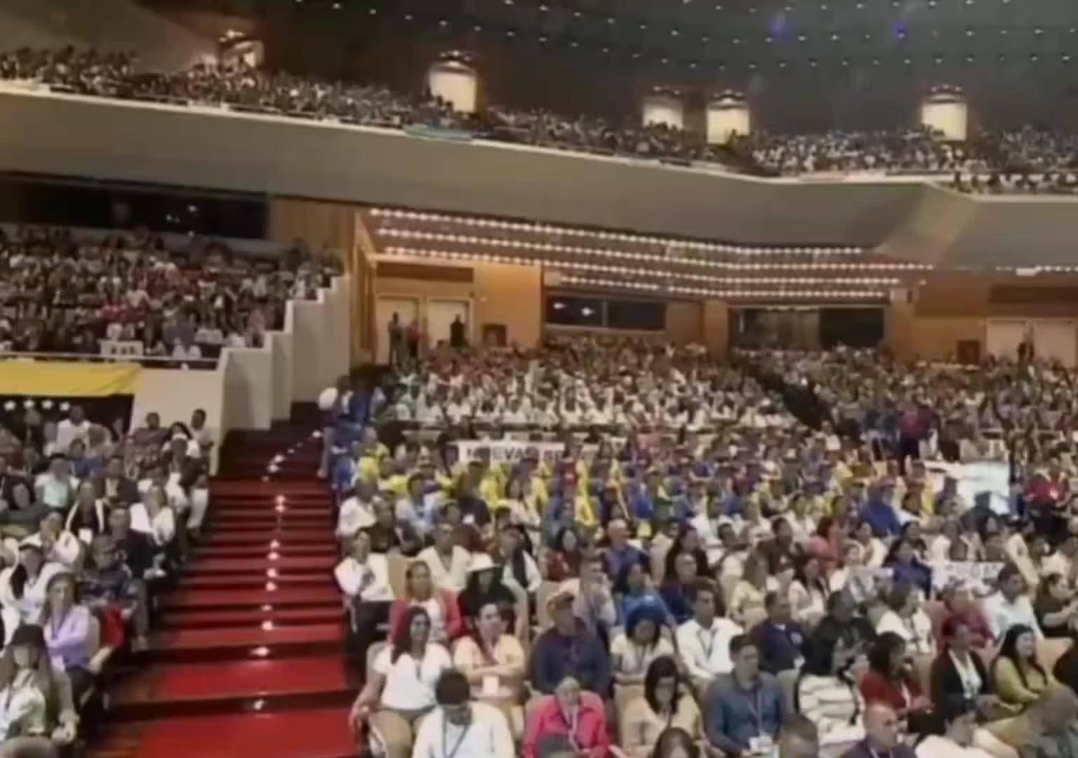 委内瑞拉总统马杜罗“大秀”华为Mate X6，并称它是目前世界上最先进的手机