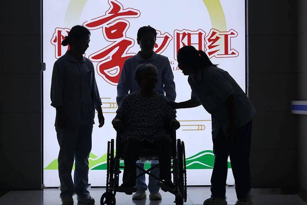 没那么多“元气老人”，银发经济的主力是80后