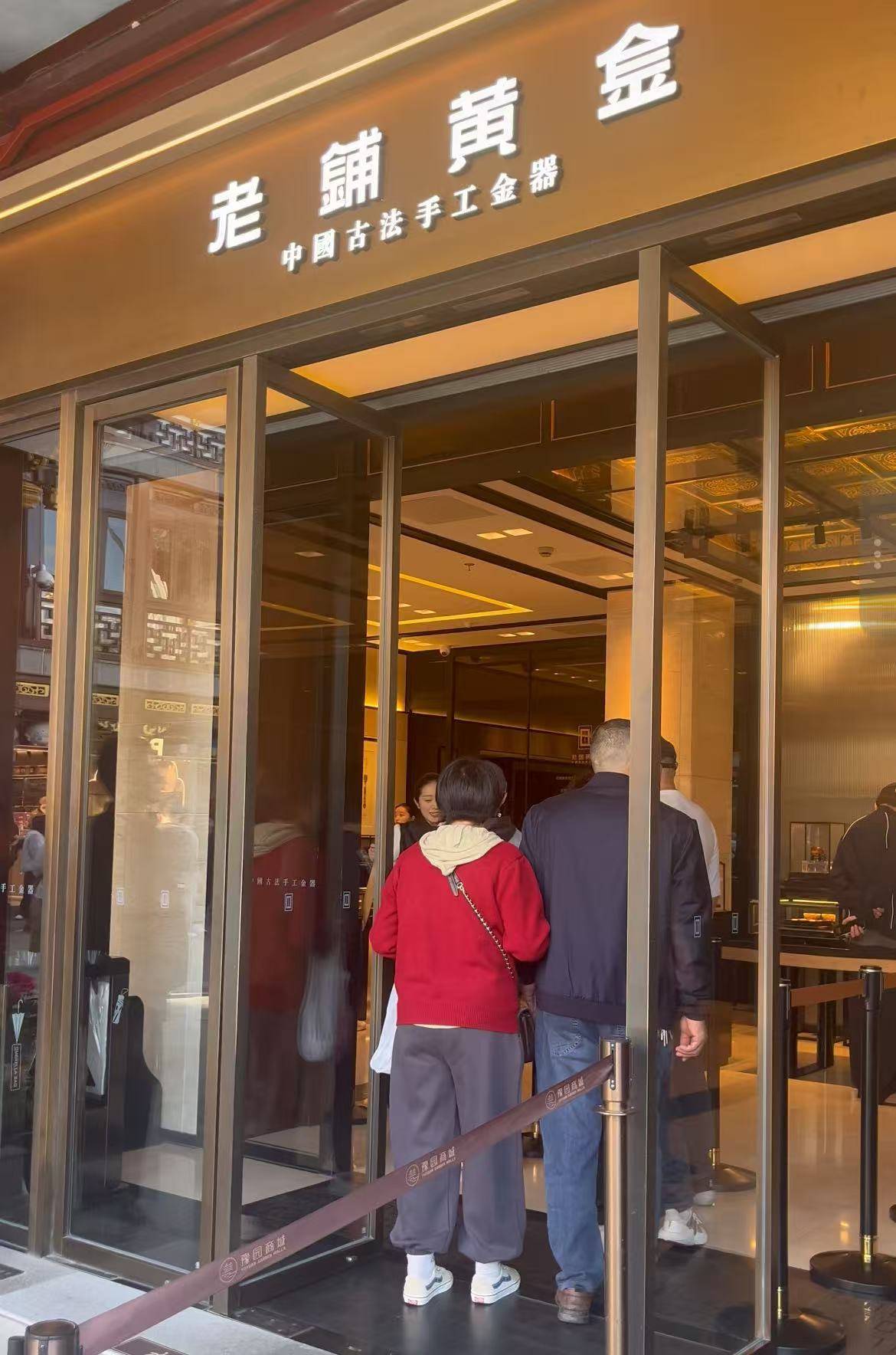 实探上海水贝!金价大跌后,金店客流量断崖式下降,有商家称“四位数时生意最好”
