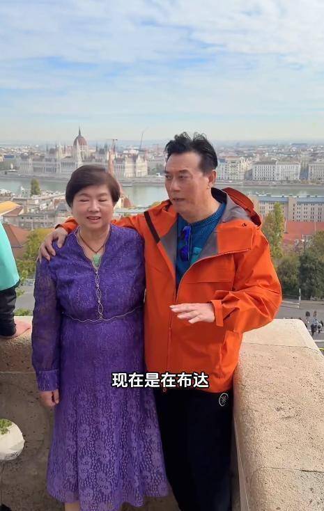 陈佩斯三兄妹罕见同框!75岁大哥老得认不出,妹妹却年轻富态有活力