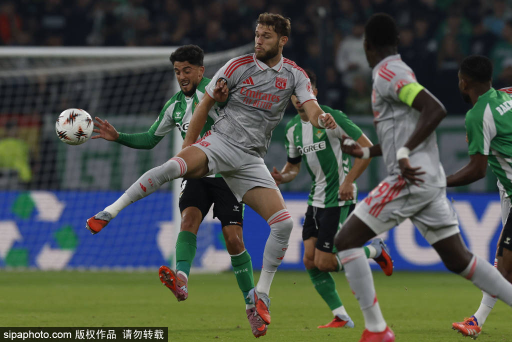 西甲最新积分榜：皇马爆冷平巴利卡诺巴萨大胜塞尔塔缩小差西班牙足球甲级联赛距！