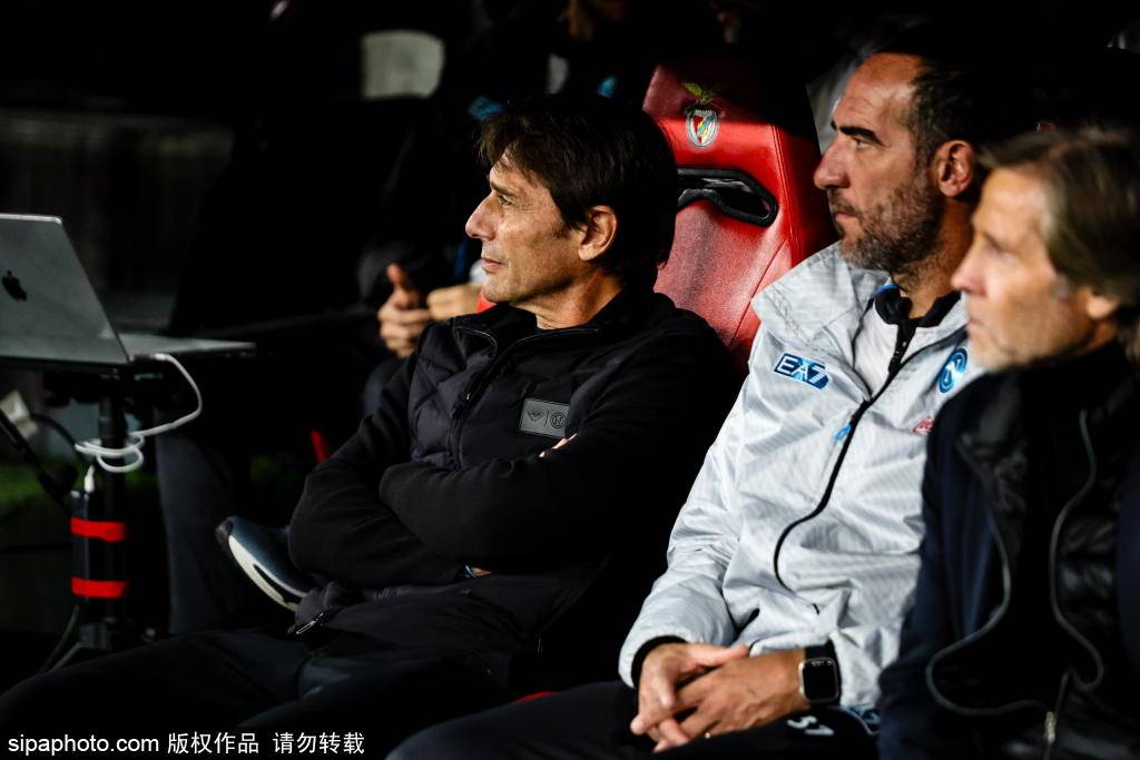 穆帅完胜孔蒂！本菲卡2-0那不勒斯，魔力鸟给意甲冠军上了一课