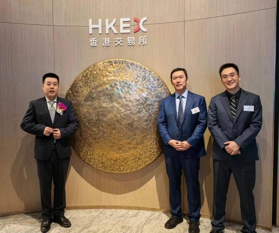 智谱、MiniMax港股IPO，熬过孤独的人和500亿奖赏 | 深氪lite