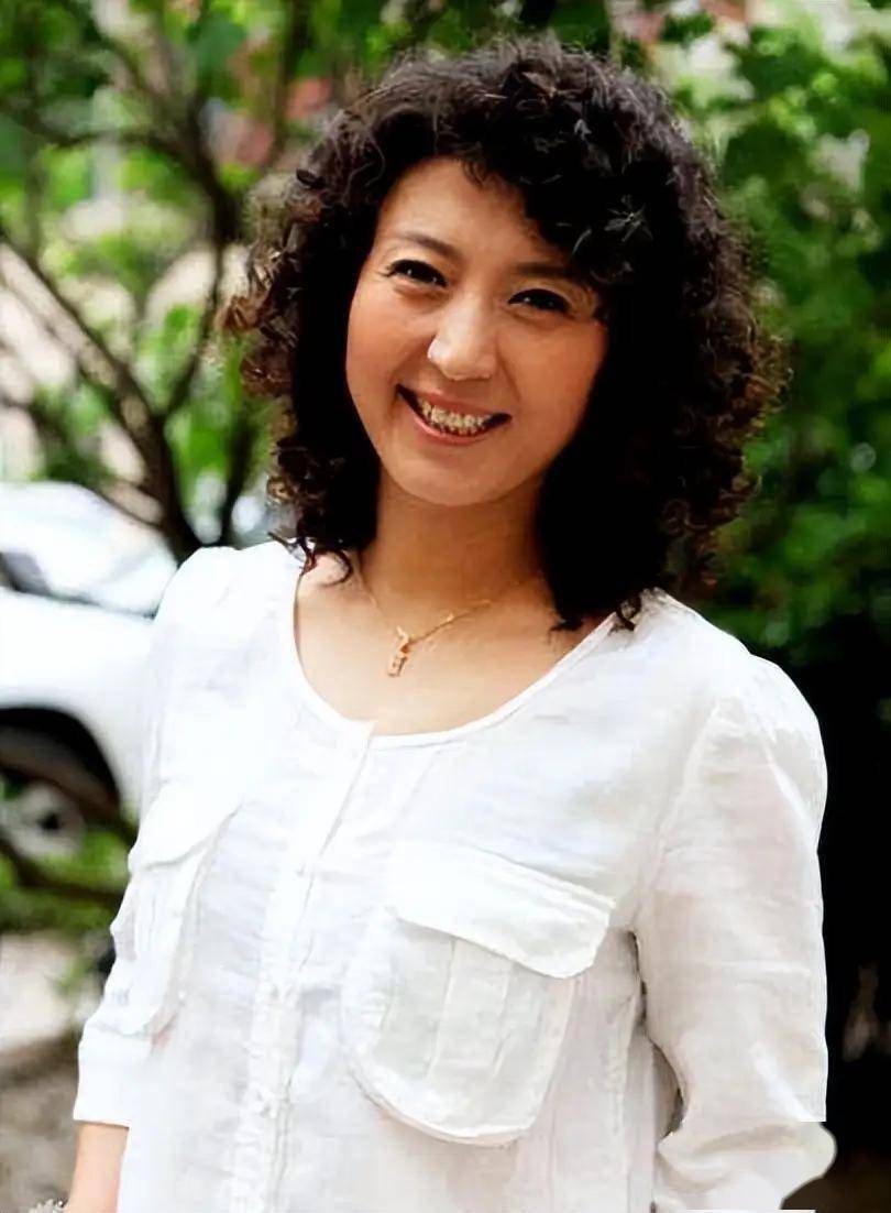 惊人细节：瑞典顶级奢华品牌最便宜的十几万pg电子免费模拟器闫学晶女儿的床被扒出(图5)