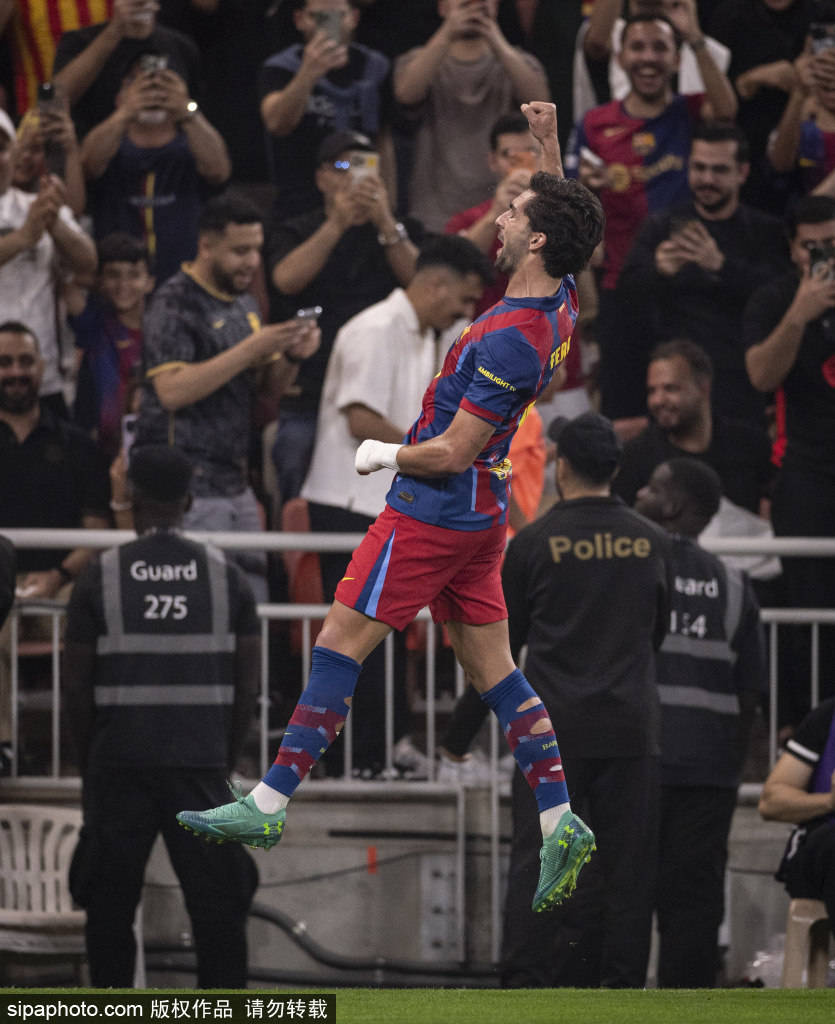 西班牙足球甲级联赛战术与技术的交锋：梅西绝杀背后的故事与数据解析