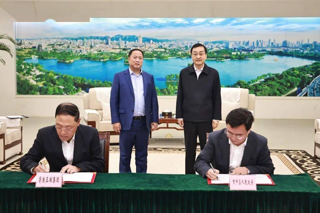 济南市委书记刘强会见黄向墨并见证玉湖冷链