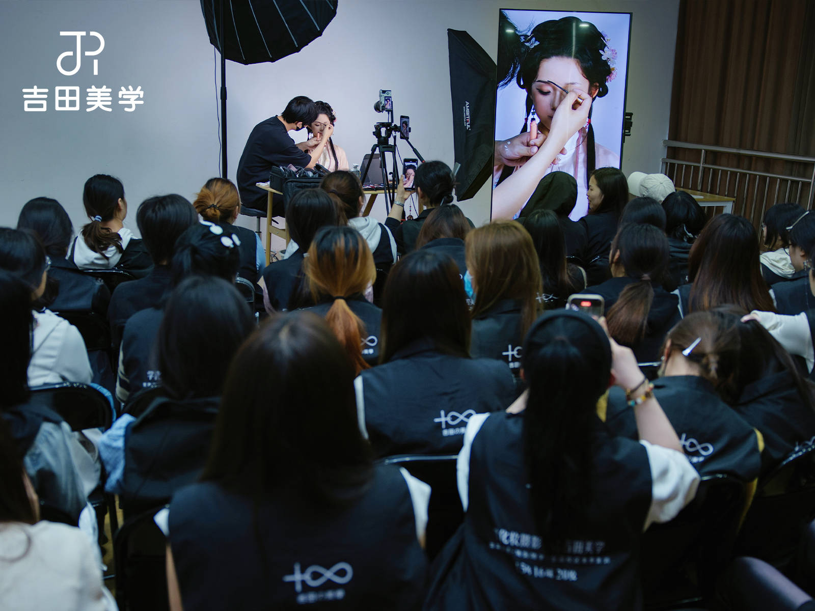 开云体育- 开云体育官方网站- APP下载探讨化妆培训学校哪