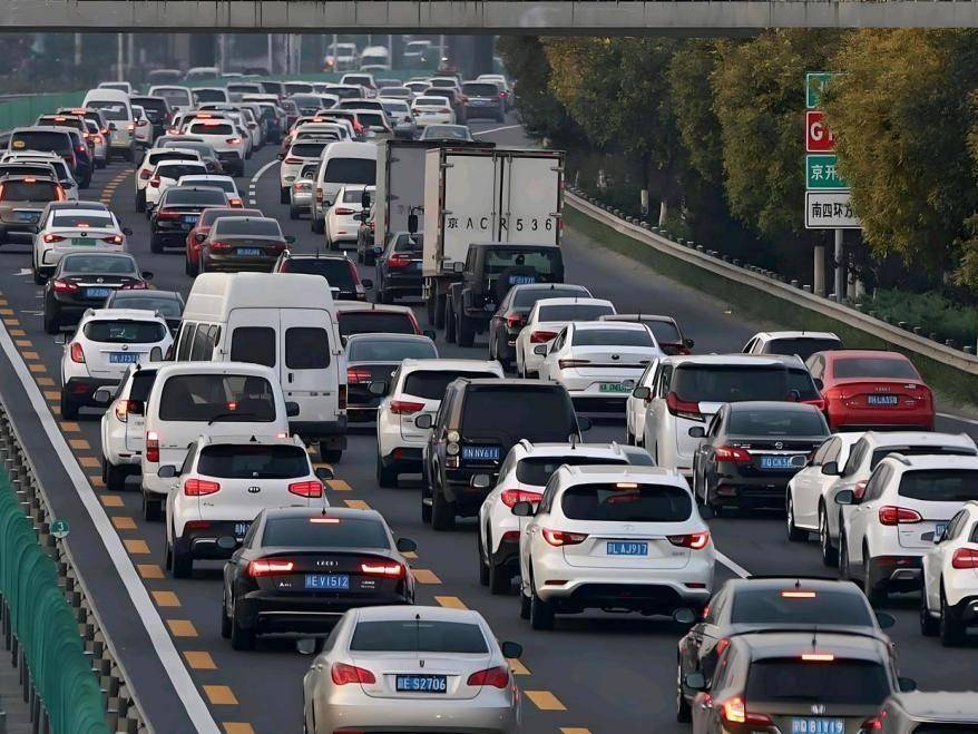 春节返程堵车不慌！新能源车实用功能+防困妙招助你舒适到家(图1)