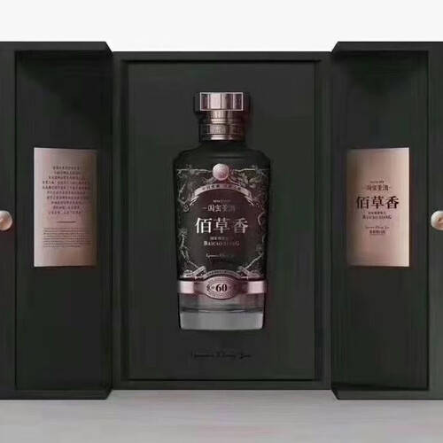 中秋佳节必备!五粮液金碧辉煌礼盒与董酒黑佰草香的深度对比评测送礼自饮两相宜(图2)