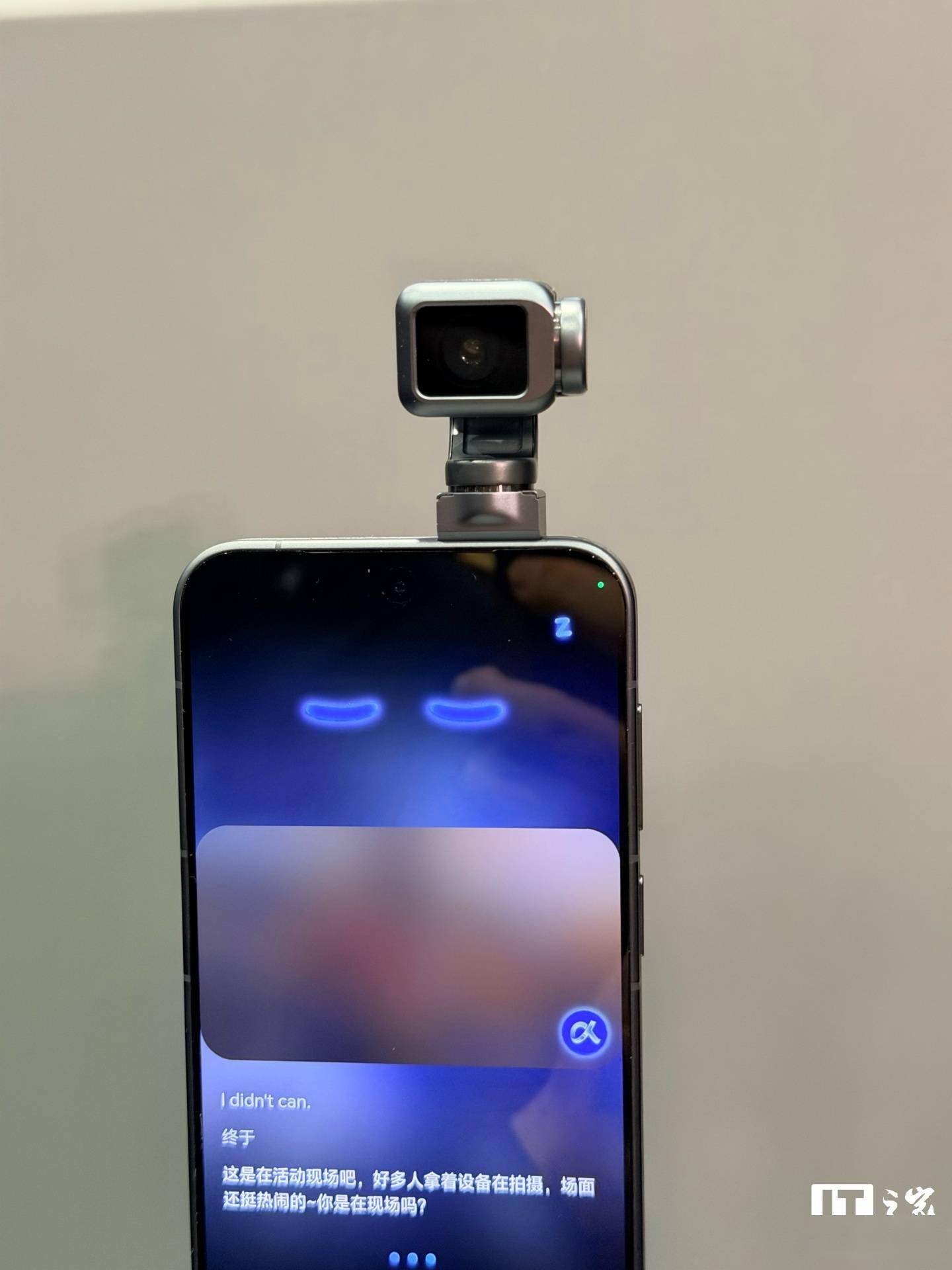 现场直击!荣耀Robot Phone机器人手机长啥样