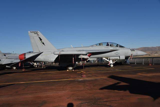 从弃子到全能王：麦道F/A-18“大黄蜂”的逆袭之路