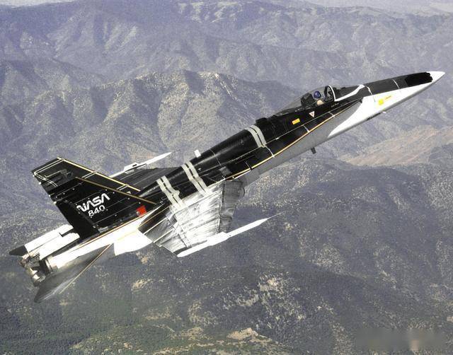 从弃子到全能王：麦道F/A-18“大黄蜂”的逆袭之路