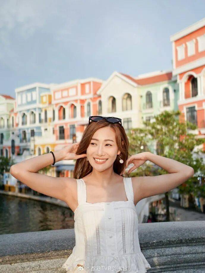 前TVB出轨女星和闺蜜到越南旅行大方晒美照 ！与当红小生分手后走出情伤阴霾