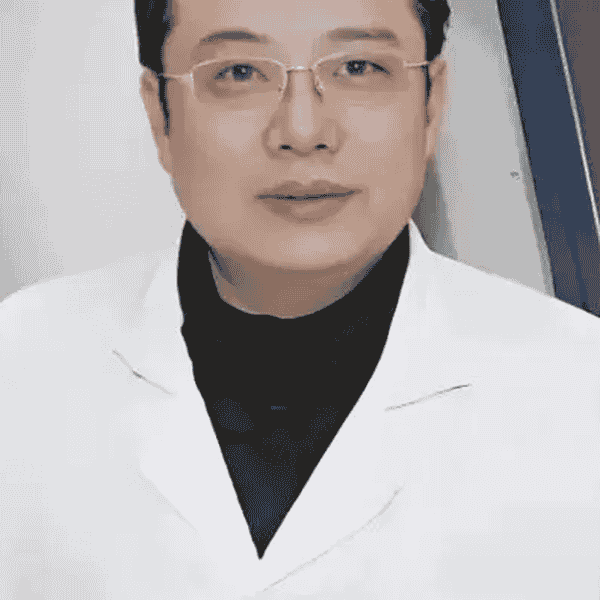 揭秘假博导郭伟的双面人生:影子调查|“博导”郭伟的双面人生:江西小镇高中毕业,村里不确定其是否上过大学_履历