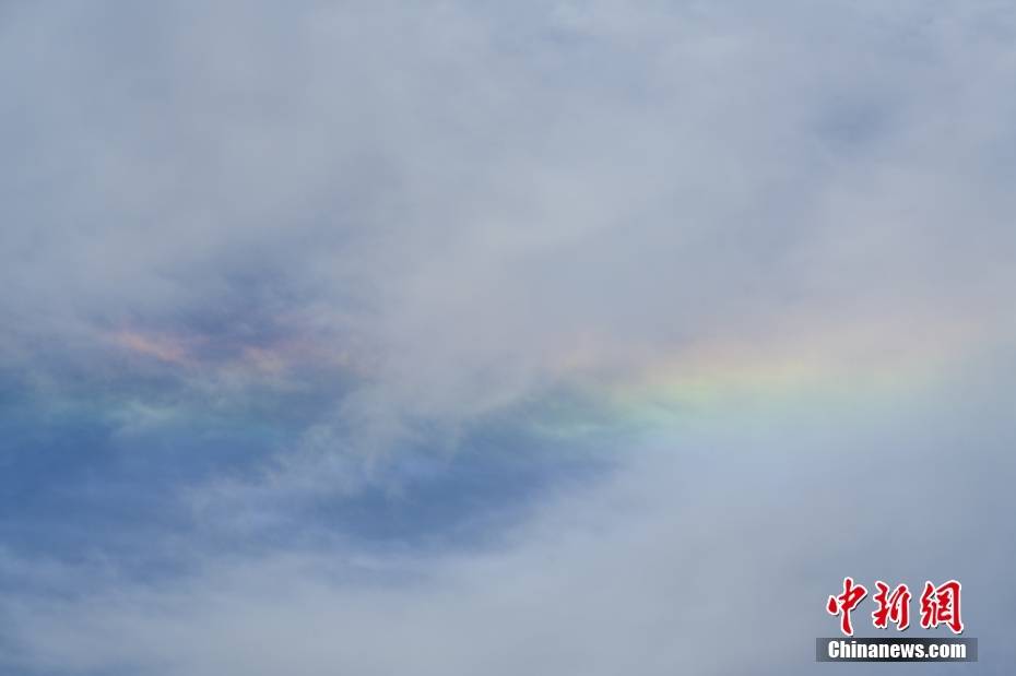 抬头见彩北京上空现环地平弧景观