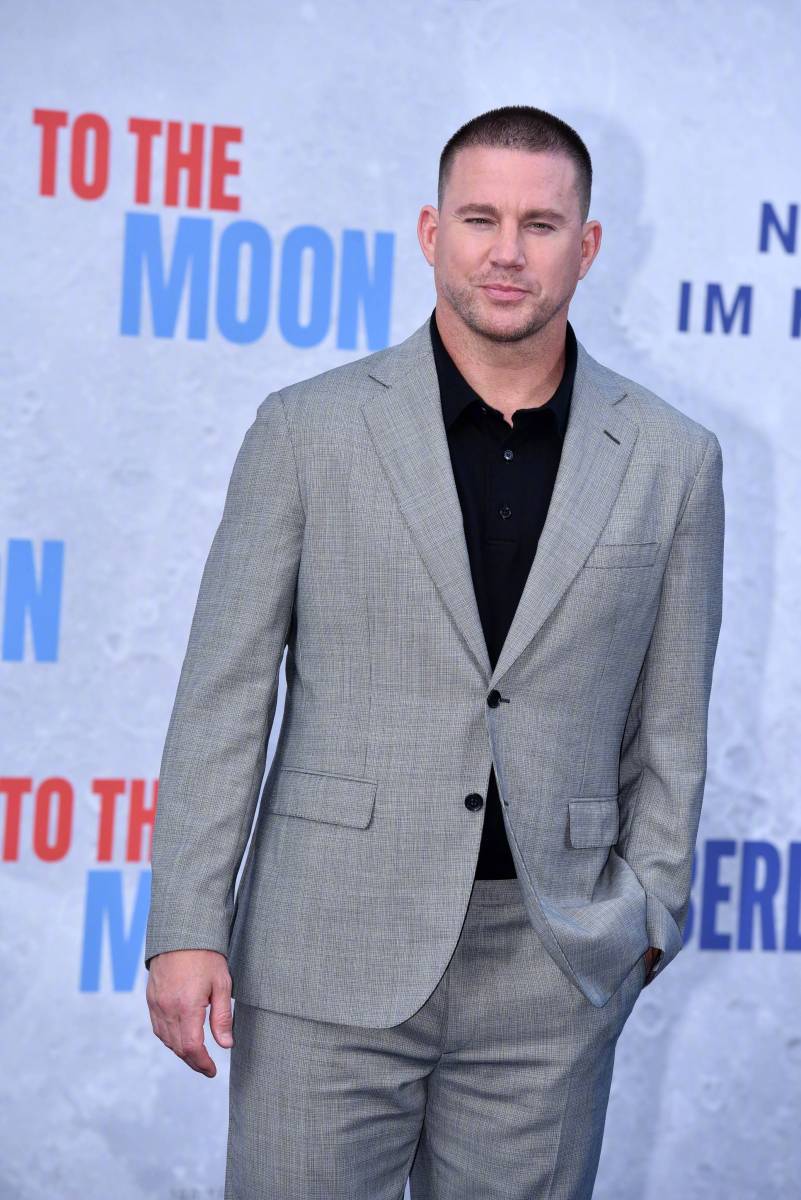 搜狐娱乐讯 斯嘉丽·约翰逊&查宁·塔图姆出席《登月大计划》柏林