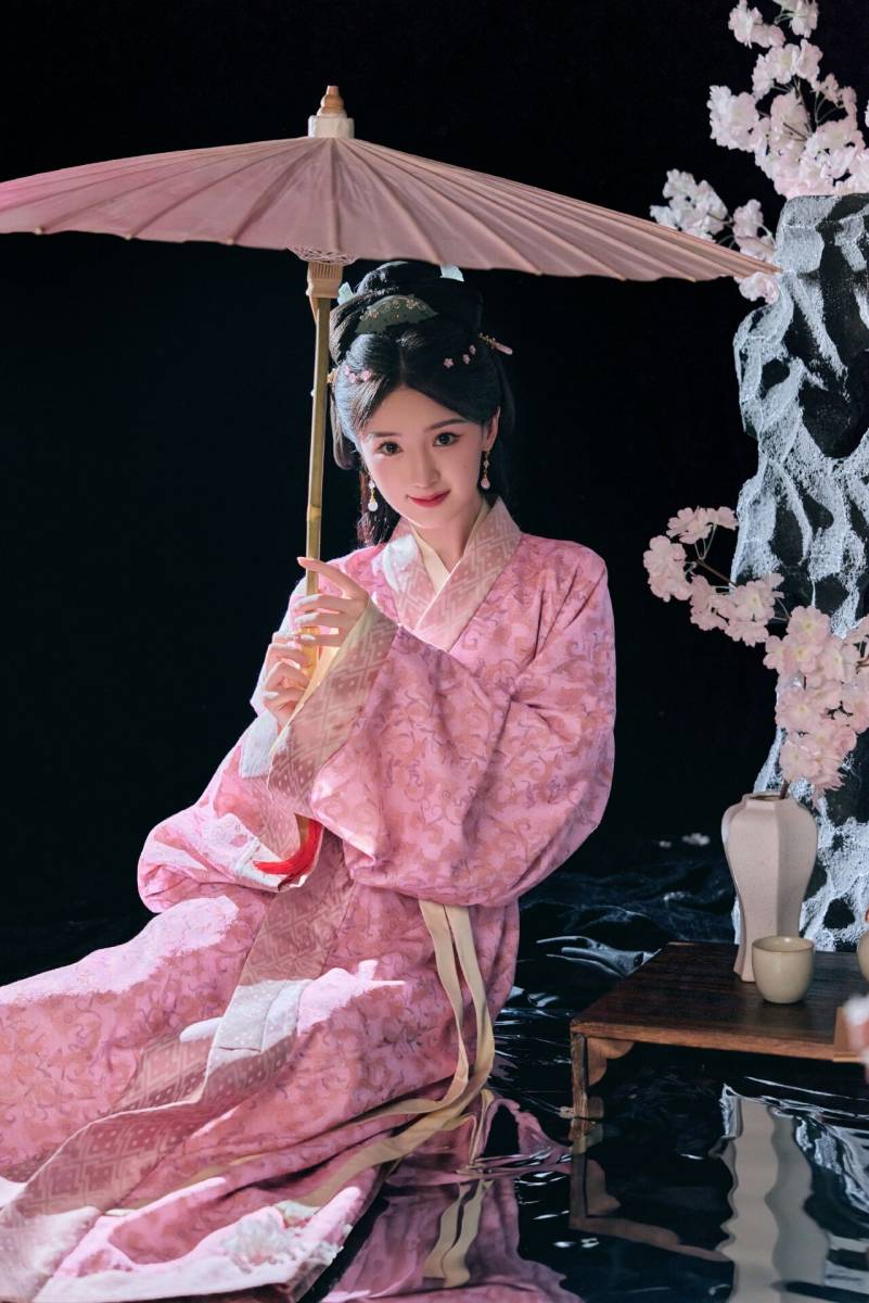 毛晓彤国风汉服写真:魅力女神