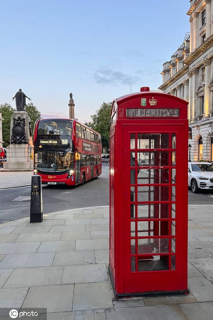 伦敦传统红色电话亭 英国文化经典符号