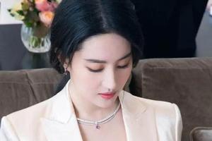 宛初纸尿裤被曝现黑色"异物&quo